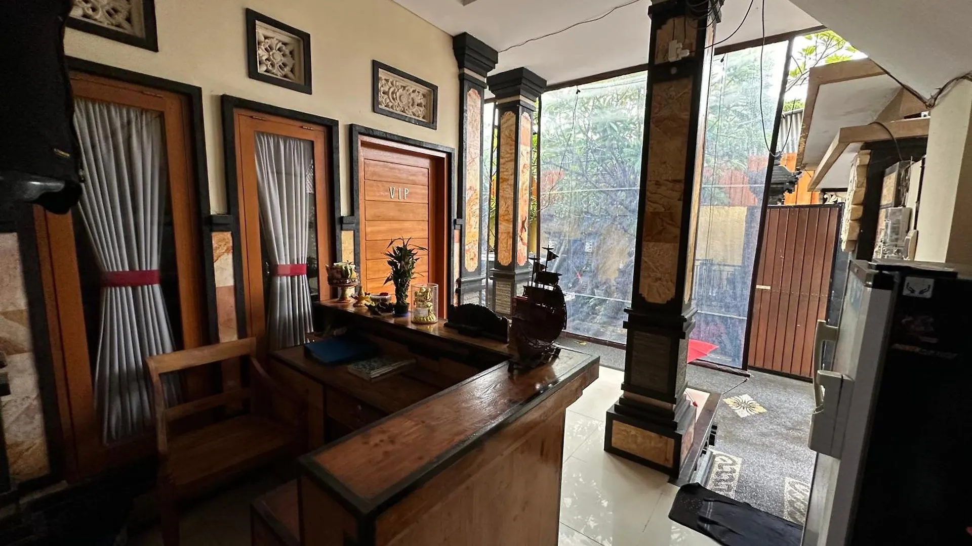 Kubu Alvian Guest House Seminyak