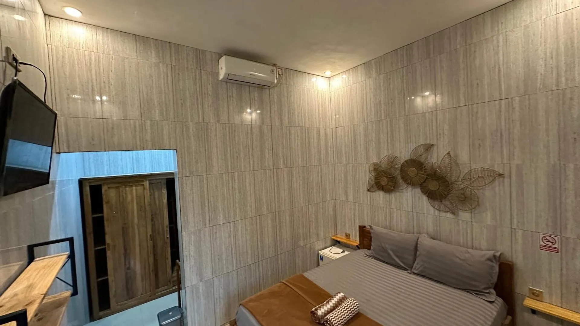 Kubu Alvian Guest House Seminyak