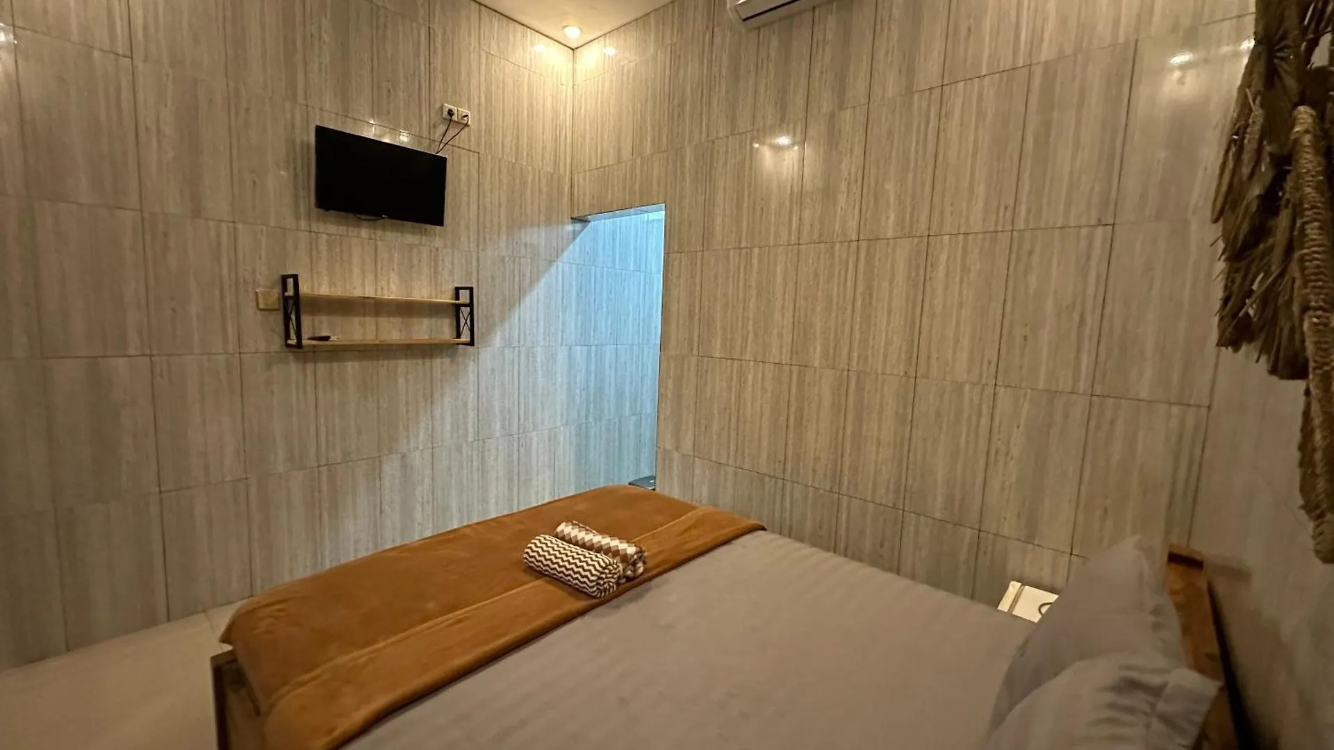Kubu Alvian Guest House Seminyak