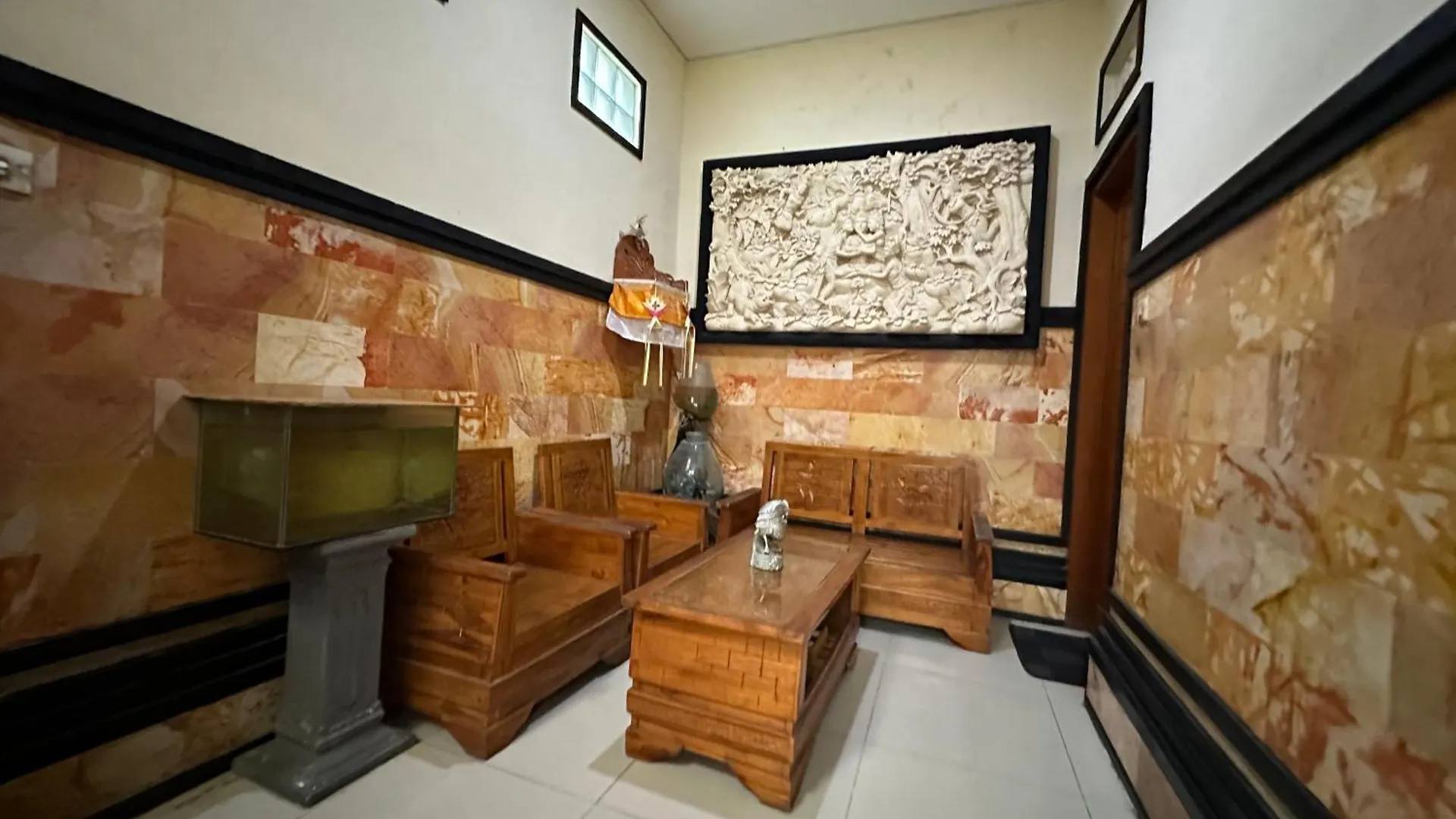 Kubu Alvian Guest House Seminyak
