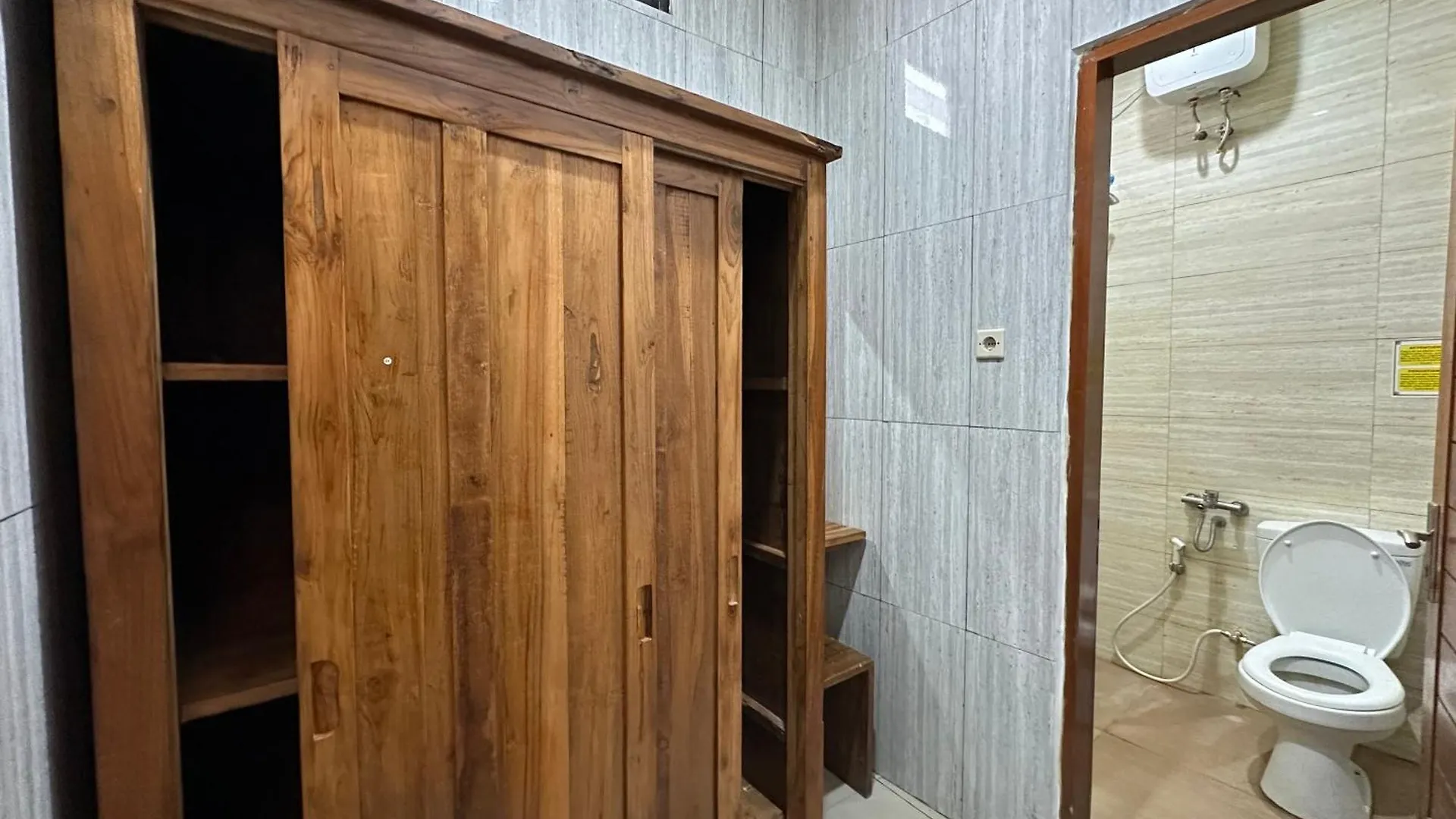 Kubu Alvian Guest House Seminyak