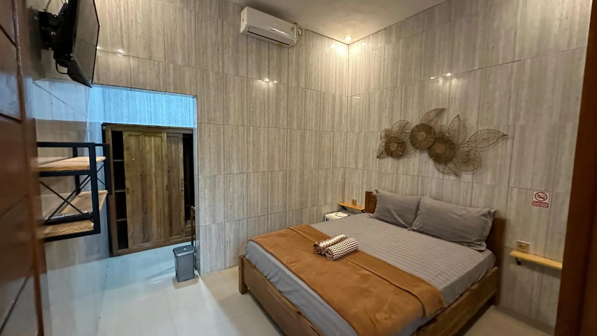 Kubu Alvian Guest House Seminyak